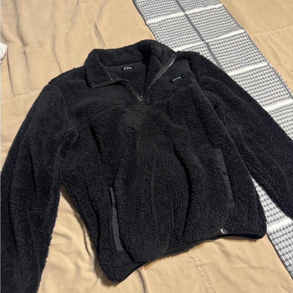 Zyia Cozy Black Fleece Pullover